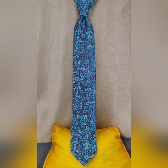 JOSEPH ABBOUD Men's Necktie 100% Silk, Flower Pattern, Color Blue Tie - NWT - Picture 2 of 12